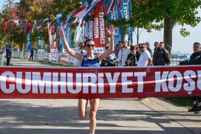 16 ülkeden sporcu Kocaeli’de Cumhuriyet için koştu