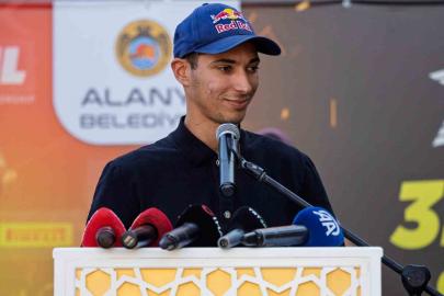 3’üncü kez Dünya Şampiyonu olan Toprak Razgatlıoğlu, memleketi Alanya’da coşkuyla karşılandı