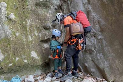 4 yaşındaki Yusuf 350 metrelik Darkale Kanyonu’nu geçti