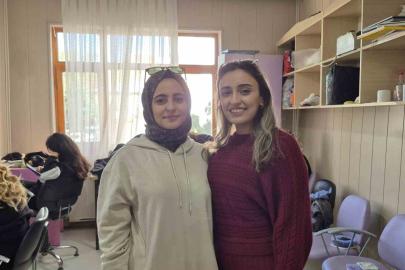 Abla ve kardeş, hayalleri için kuaförlük eğitimi alıyor