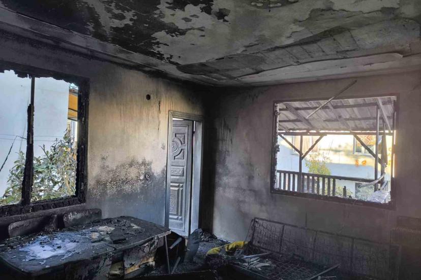 Adana’da yangın çıkan ev küle döndü