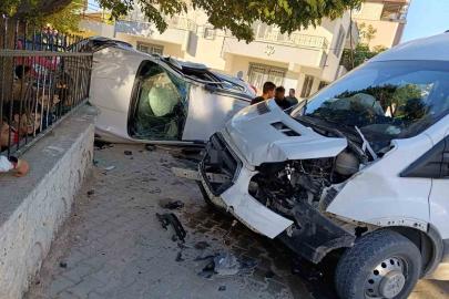 Adıyaman’da okul servisi ile otomobil çarpıştı: 5’i öğrenci 7 yaralı