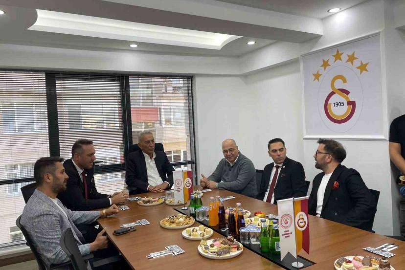 Adnan Polat, 1905 Kütahya Galatasaraylılar Derneği’nin açılışına katıldı