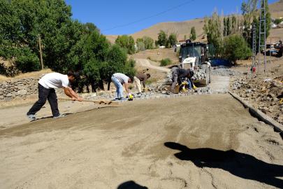 Ağrı’da Karlıca ve Bozkaş köy yollarında çalışmalar tamamlandı