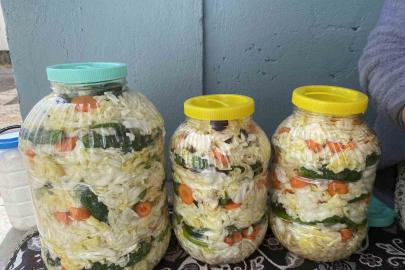 Ağrılı kadınların geleneksel turşu kurma mesaisi başladı