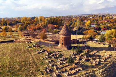 Ahlat’tın tarihi mekanlarında sonbahar güzelliği
