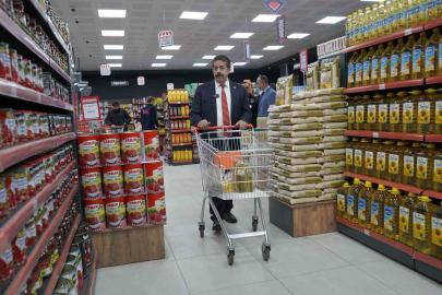 Ak Parti Milletvekili Fırat, Halk Pazarı marketinde alışveriş yaptı