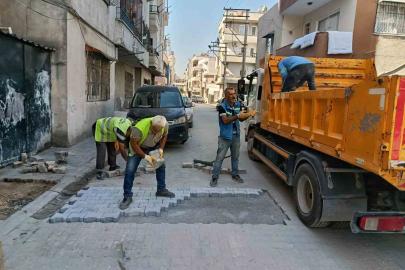 Akdeniz Belediyesi, ilçenin sokak ve kaldırımlarını yenilemeyi sürdürüyor