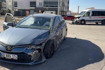 Aksaray’da otomobil ile servis minibüsü çarpıştı: 1 yaralı