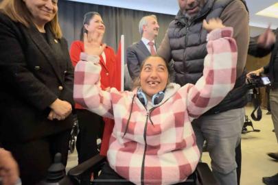 Akülü sandalyeye kavuşan vatandaşlar sevinçten ağladı