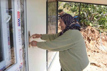Alanya’da ihtiyaç sahibi aile konteyner evine kavuştu