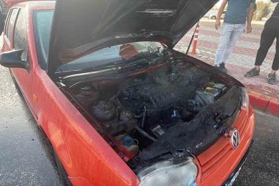 Alev alan LPG’li otomobile ilk müdahaleyi polis ekibi yaptı