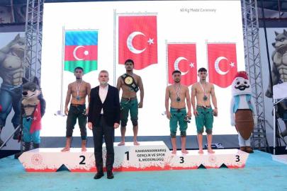 Altın kemer ve madalyalar Türk pehlivanların