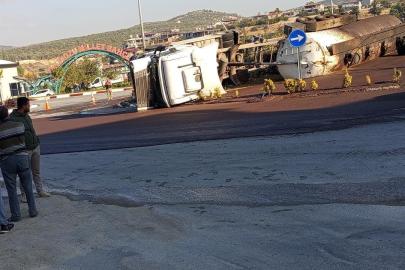Altınözü’nde zeytin posası yüklü tanker devrildi