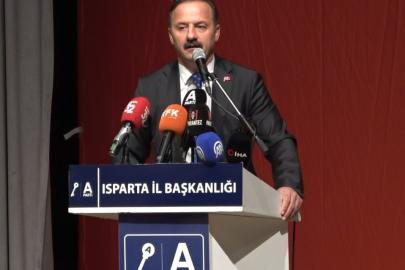 Anahtar Parti Genel Başkanı Ağıralioğlu, kürsüde konuşurken depreme yakalandı