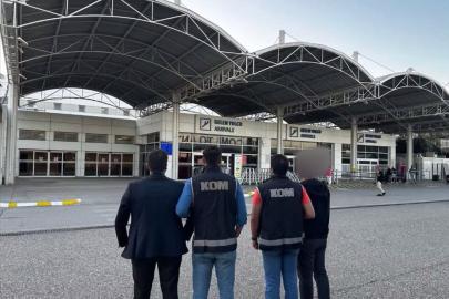 Antalya Havalimanı’nda zimmet ve kaçakçılık suçundan gözaltına alınan 10 memurdan 5’i tutuklandı