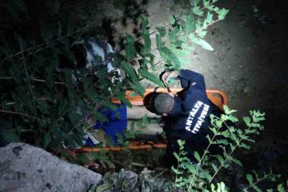 Antalya’da 4 metrelik inşaat çukuruna düşen turist itfaiye tarafından kurtarıldı