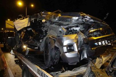 Antalya’da kamyonla çarpışan pikap hurdaya döndü: 1 yaralı