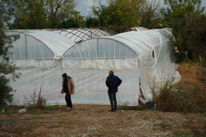 Antalya’da sağanak seraları da vurdu