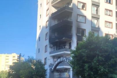 Apartman dairesi çıkan yangında kullanılamaz hale geldi