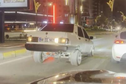 Arabasıyla herkesi şaşırtan o sürücüyü, polis de cezasıyla şaşırttı: 19 bin lira ceza kesildi