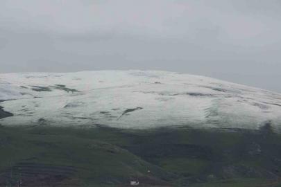 Ardahan’da yüksek kesimler beyaza büründü