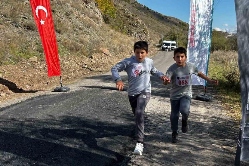 Ardahan’ın koşan yıldızları Posof’ta parladı