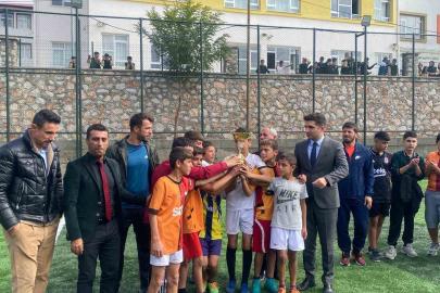 Arıcak’ta ortaokullar arası futbol turnuvası sona erdi