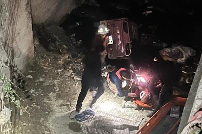 Asi Nehri’ne uçan motosikletin sürücüsünü itfaiye kurtardı