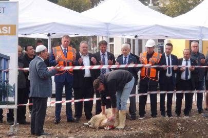 Asırlık borsa, yeni yüzyılın binasının temelini dualarla attı