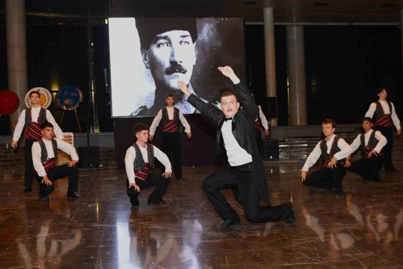 Atatürk’ün Bursa’ya gelişinin 103’üncü yıl dönümü Osmangazi’de muhteşem gösteriyle kutlandı