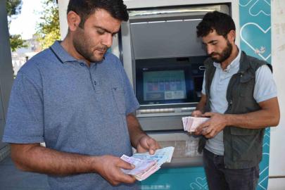 ATM’de buldukları paranın sahibini arıyorlar