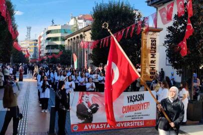 Avrasya Üniversitesi Cumhuriyet Bayramı kutlamalarını harmandalı zeybeği ile başlattı