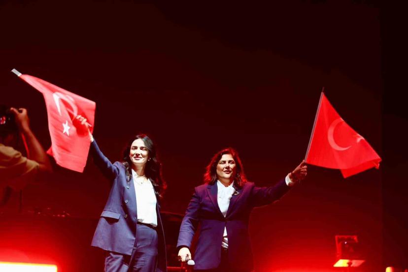 Aydın’da Cumhuriyet coşkusu: 60 bin kişi Aydınfest’in finalinde buluştu