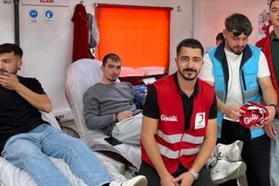 Aydın’da gönüllü öğrencilerden kan bağışı