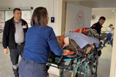 Aydınlatma direğine çarpan otomobil hurdaya döndü: 1 ölü, 1 yaralı