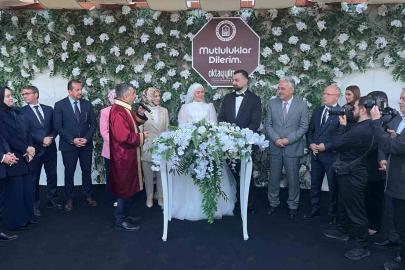 Bakan Göktaş, evlilik kredisinden yararlanan çiftin nikah şahidi oldu