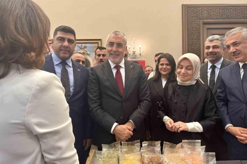 Bakan Işıkhan: "1 milyon 634 bin 56 kadın işe yerleştirildi"