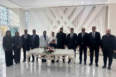 Bakan Yardımcısı Yenigün, ’Evlenecek Gençlerin Desteklenmesi Projesi’nden yararlanan çiftin nikah şahidi oldu