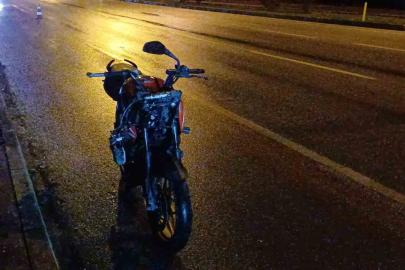 Bariyerlere çarpan motosikletli genç öldü