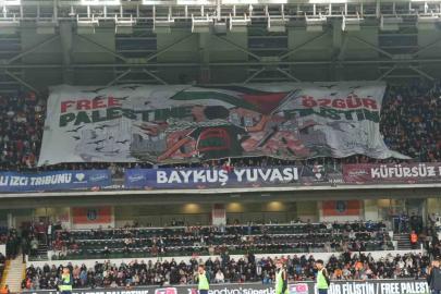 Başakşehir taraftarından Filistin’e destek