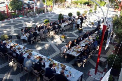 Başkan Özel, muhtarlarla kahvaltıda bir araya geldi