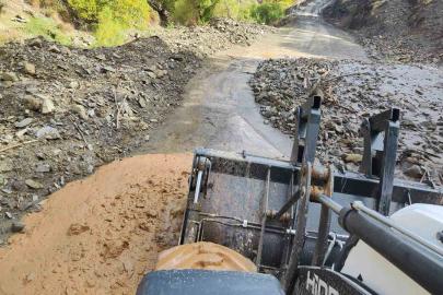 Batman’da şiddetli yağış ile birlikte kapanan köy ve mezra yolları ulaşıma açıldı