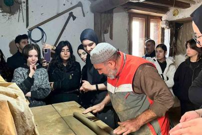 Bayburt GSL öğrencileri tandır atölyesinde çamura şekil verdi