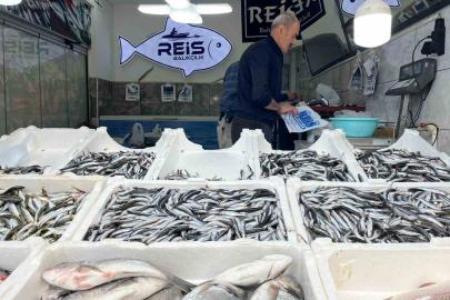 Bayburt’ta balıklar tezgâhlarda yerini aldı