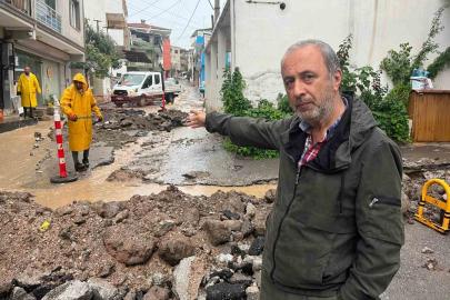 Bayraklı’da şiddetli yağış taşkınlara sebep oldu