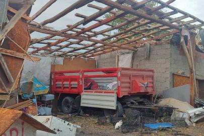 Beypazarı’nda fırtına çatıları uçurdu