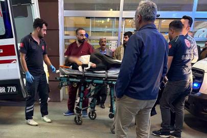 Bıçağı karnına saplayarak ağır yaralandı