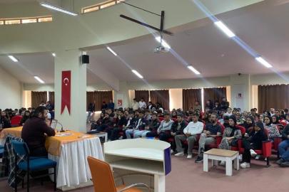 Bilecik’te Osmaneli MYO öğrencilerine teknoloji bağımlılığı eğitimi verildi