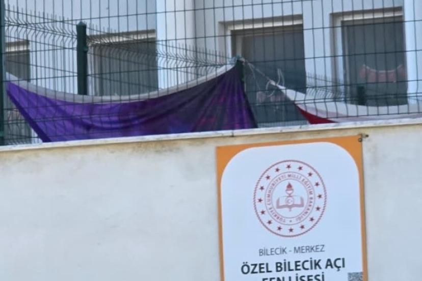 Bilecik’te özel okulda Türk bayrağının yerde sürünmesine tepki